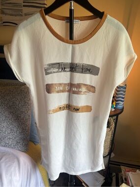 Zara Cream Short-Sleeve Tunic with Brown Trim and Graphic Brushstrokes